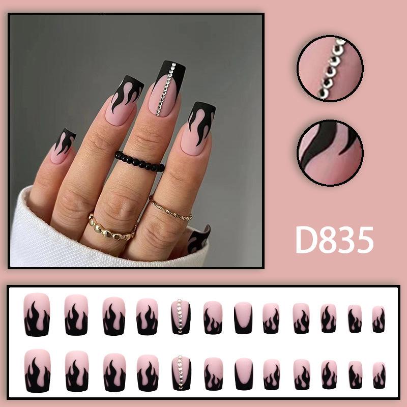Матовые черные французские типсы с рисунком пламени и стразами - Дерзкие, Молодежные, Квадратные, Европейский стиль