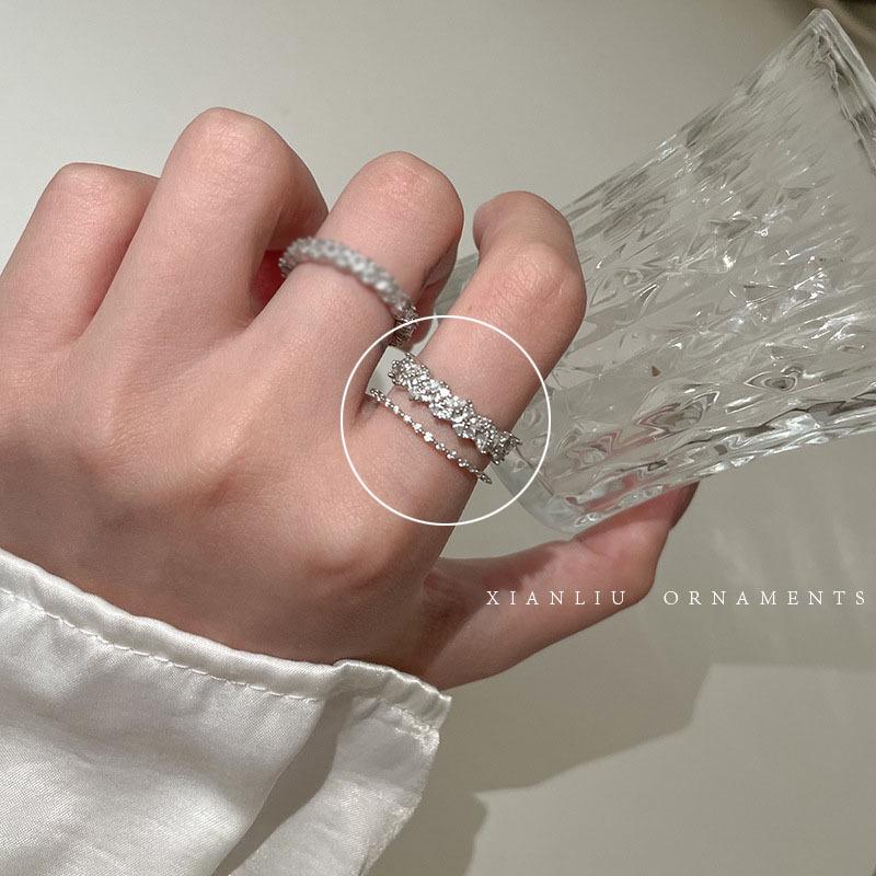 

Элегантное кольцо с цирконом в два слоя для женщин: Роскошный нишевый дизайн, крутой стиль, модная вещь-заявление