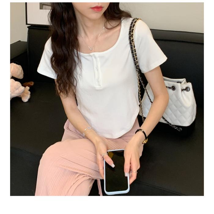 Krátké tričko pro ženy na léto Nový korejský styl Slim Vnitřní oblečení pro studenty Štíhlé studentské žebrované knoflíkové top