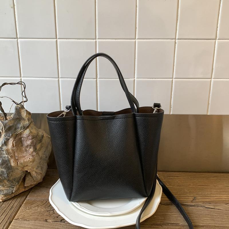 

Korean version niche ins foreign style messenger bag women s large-capacity simple leisure travel bag college style student schoolbag women