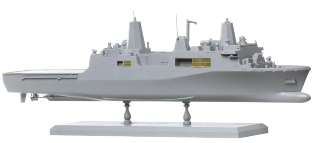 

Platz Dragon 1/700 Scale American Landing Dock Transport Ship USS New York LPD-21 Plastic Model Kit DR7110 (Ship)