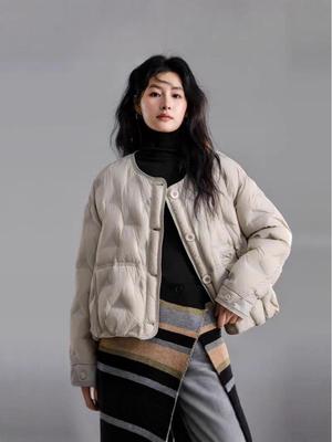 Chic Soft Lightweight Petite Down Jacket for Women – Short Length 2025 Autumn/Winter Fashion, Versatile Round Neck Coat