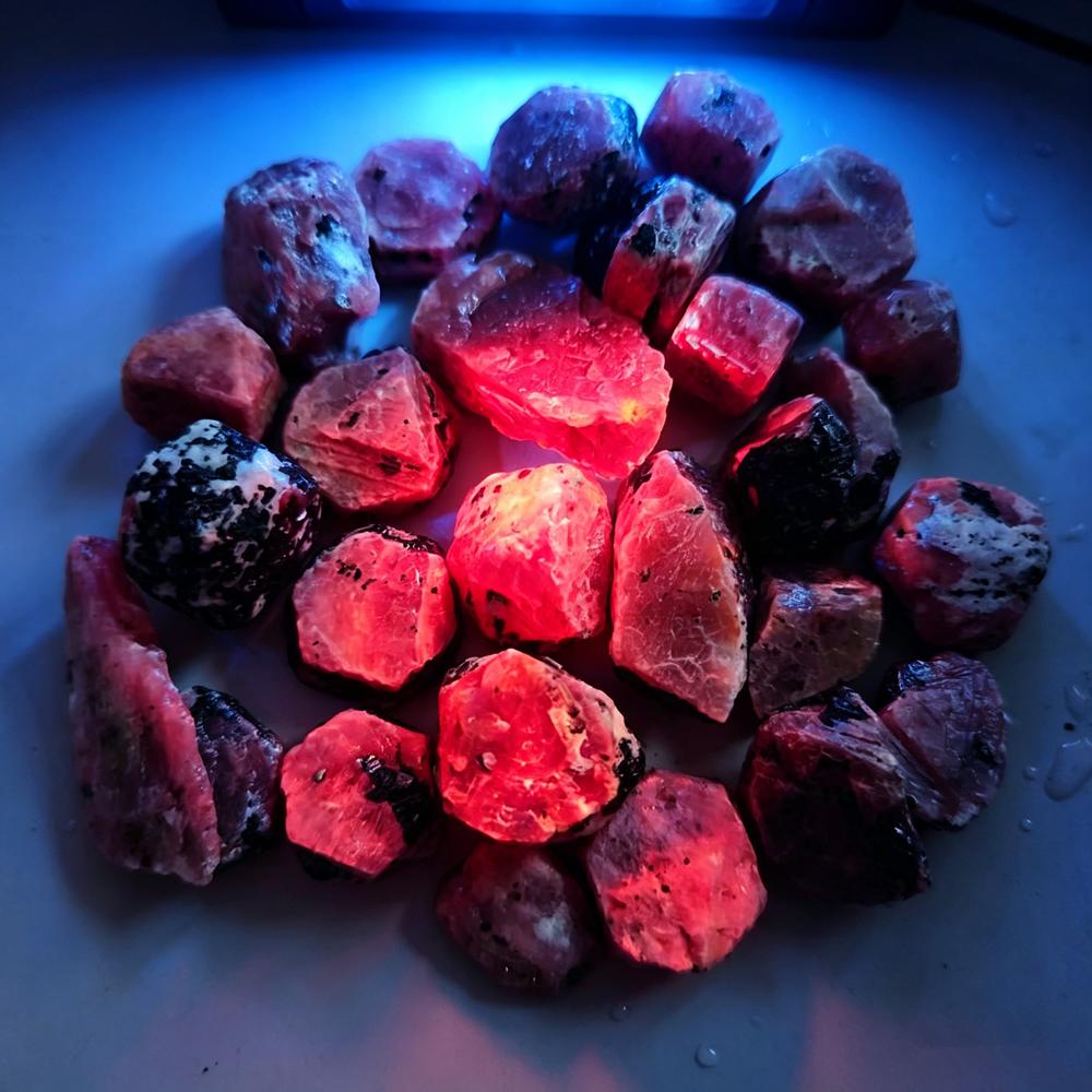 Natural Red Corundum Stone for Jewelry Making UV Fluorescence Reaction Real Ruby Precious Stone Specimen Mineral Healing Stones Decoration Stone