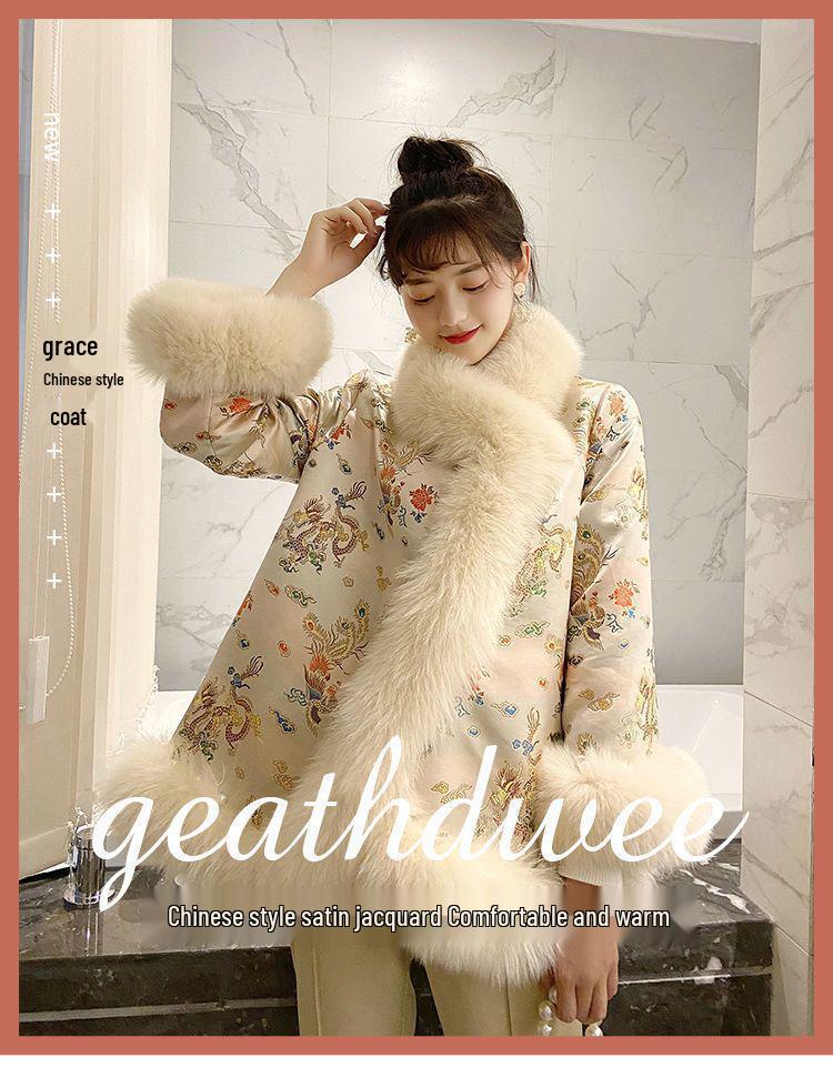 2025 Winter Chinesischer Stil Kunstfellmantel: Damen Midilanger Perlenbesetzter Satin Tang Anzug Umhang