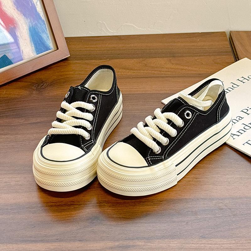 - Canvas shoes women's new spring thick-soled design step on the feet, white shoes are easy for women to wear