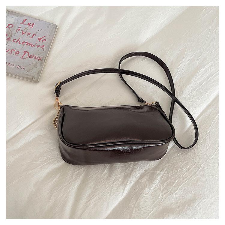 Retro Lightweight Riveted Chain 2026 Fashion Crossbody Baguette Bag