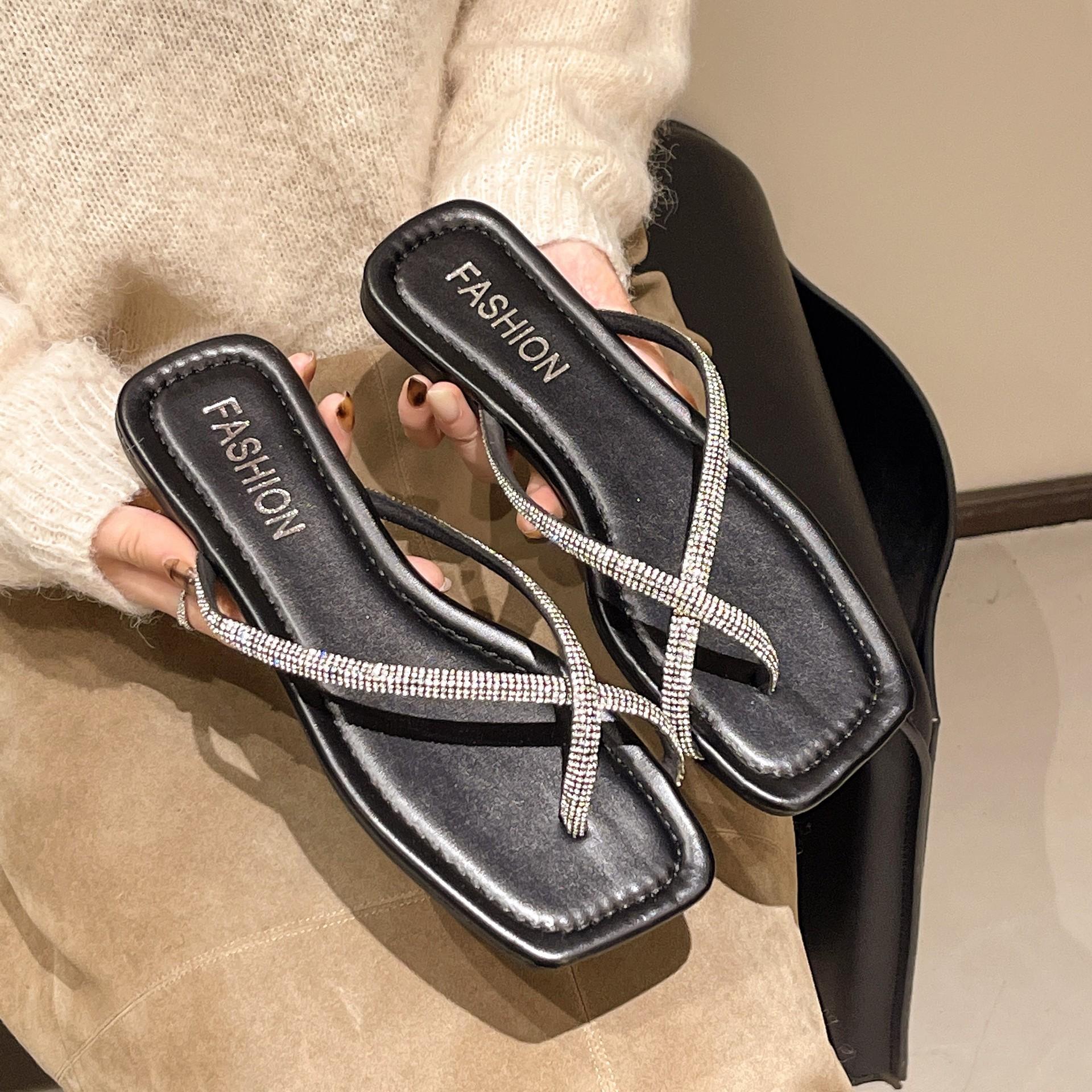 

Новые шлепанцы с открытым носком, стразами и плоской подошвой для женщин, пляжные шлепанцы для летней носки, повседневные шлепанцы для отпуска, шлепанцы с перемычкой для женщин 42 чёрный