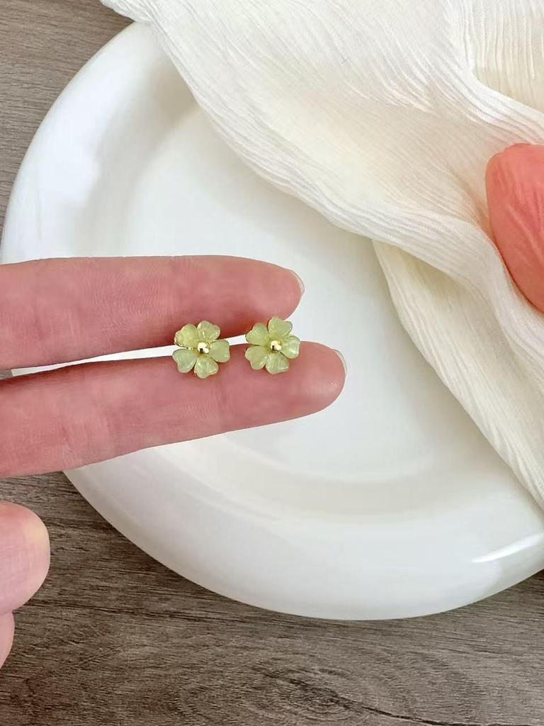 S925 Silver Needle Cat's Eye Flower Earrings - Elegant, Versatile, Light Luxury Design for Women