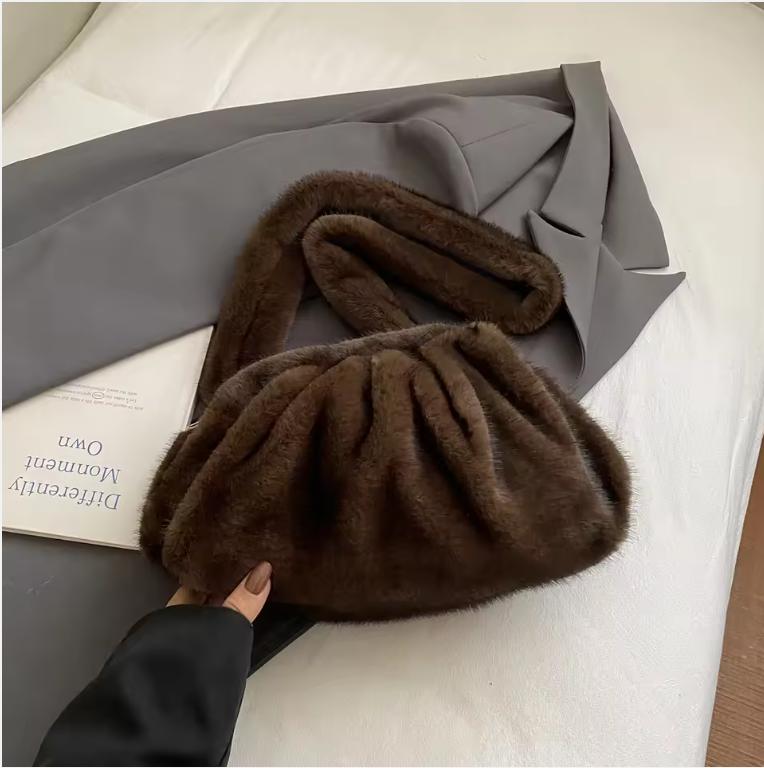 Fashionable Wrinkled Cloud Bag Soft Faux Fur Small Shoulder Bags for Women 2025 Winter Trend Korean Plush Handbags Crossbody Bag