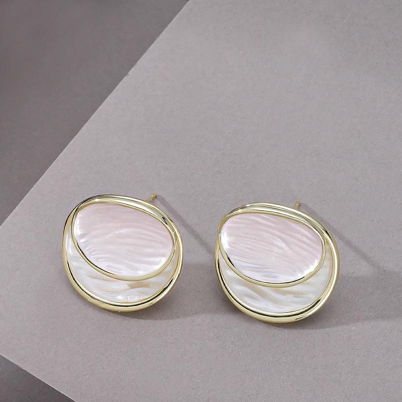 Fashion exquisite personality design sense irregular dripping geometric round stud earrings high sense light luxury earrings розовый