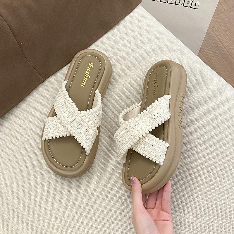 Muffin beach fashion wear shit new year feeling sandals women 2025 slippers spring and summer step comfortable versatile increase