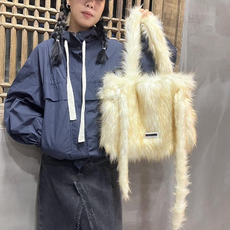 Plush tote bag new large-capacity shoulder bag trendy niche design fashionable versatile handbag