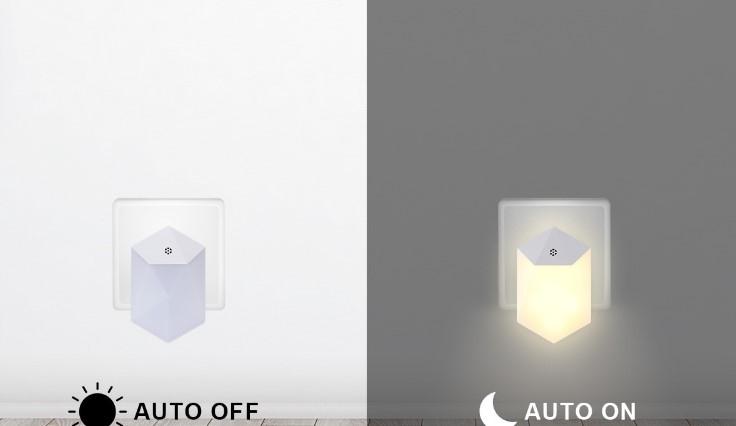 Lamp with twilight sensor for contact light