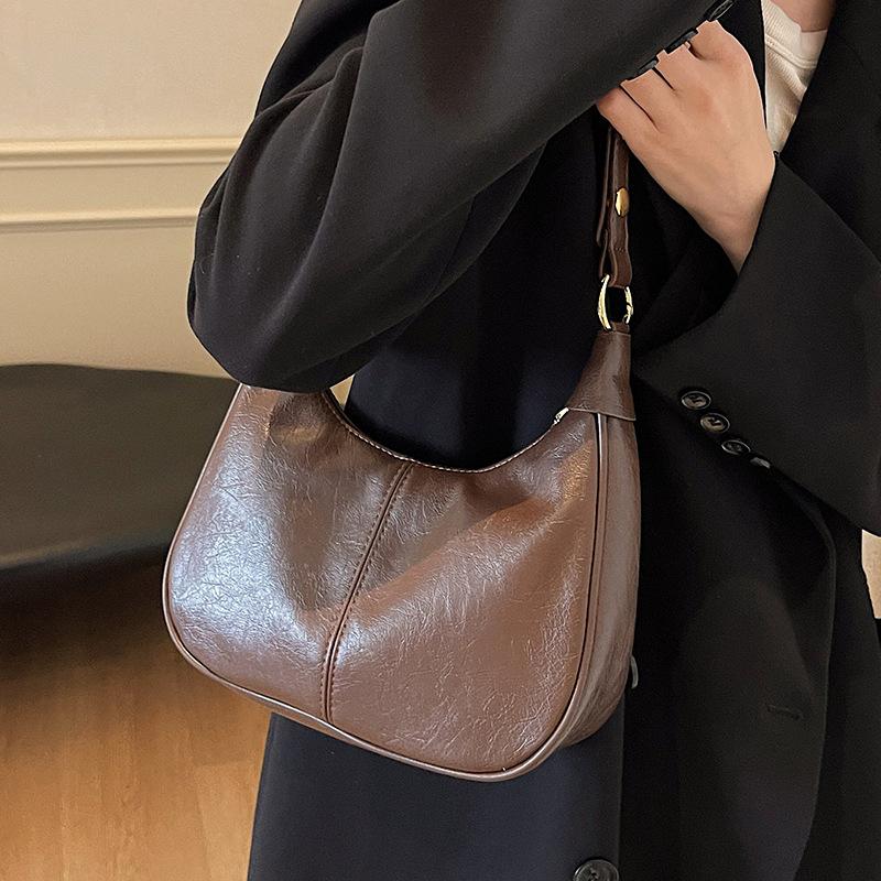 Popular Retro Maillard Simple Solid Color Dumpling Bag Casual Niche Commuting Versatile Soft Leather Messenger Bag