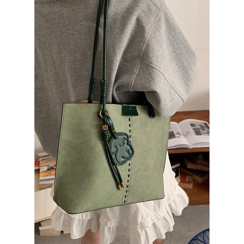 

Retro high-end large-capacity bag women s 2025 new fashion tote bag with simple texture shoulder commuter bag