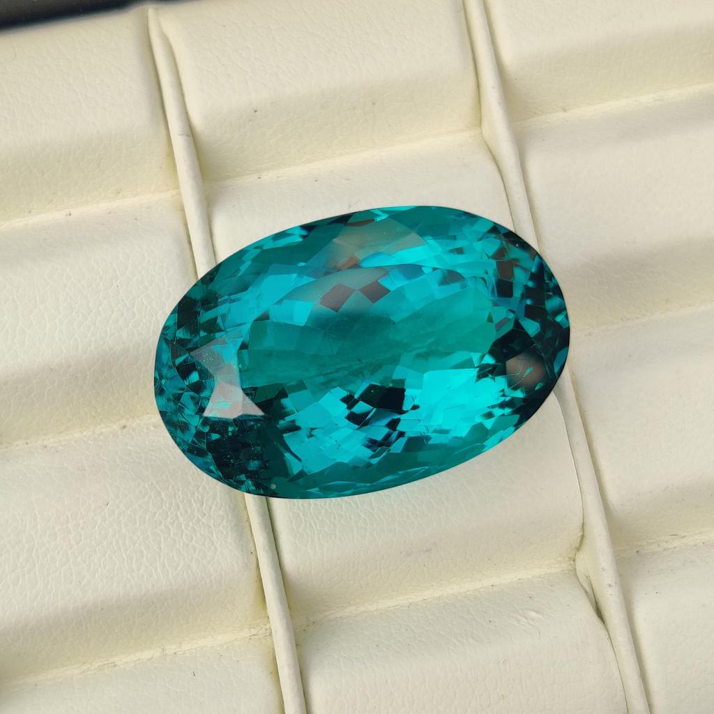Pendent Size Oval Cut Natural Glass Stone, Loose Stone, 39 Carat, 26x17x15 Size Stone.