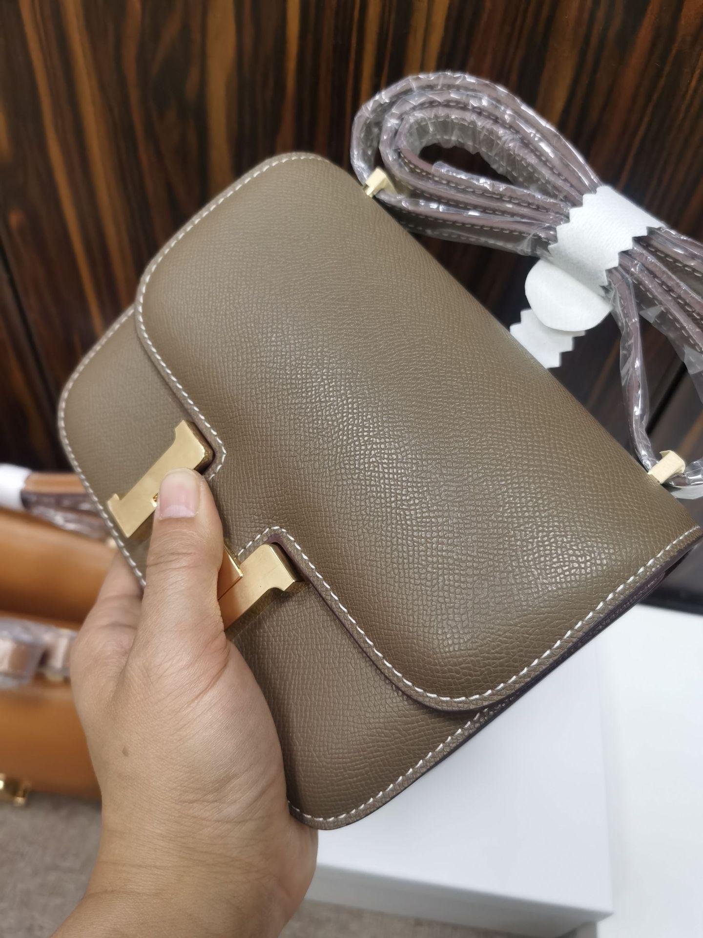 

Женская новая модная сумка Kangkang из натуральной кожи с H-пряжкой, сумка для бортпроводника, маленькая квадратная сумка из воловьей кожи с отпечатком ладони