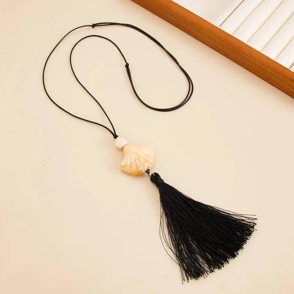 Salircon Simple Creative Resin Scallop Tassel Long Pendant Necklace for Women 2026 New Charm Adjustable Wax Thread Party Jewelry