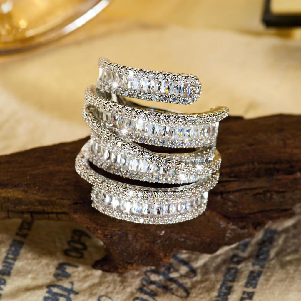 Full Diamond Crushed Ice Wrapped Cubic Zirconia Copper Ring for Women Bling Twisted Vine Sparkle Stackable Finger Jewelry