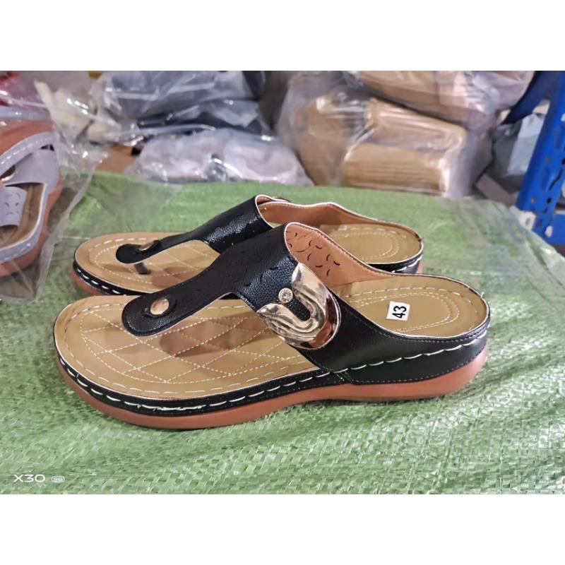 Flat-bottomed thick-soled women's cool slippers large size 4 thick-soled flip-flops shoes summer new wedge slippers
