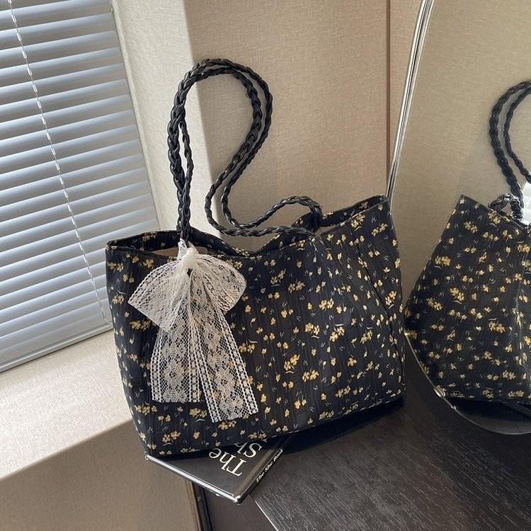 Large Capacity Canvas Floral Tote Bag For Women Stylish Shoulder Bag For Daily Commute