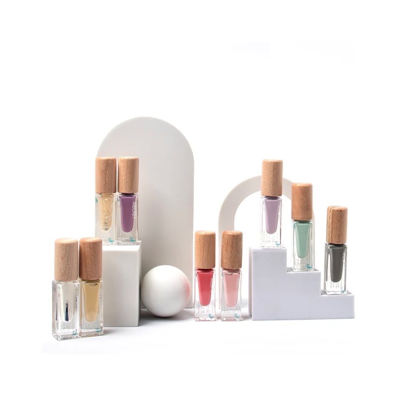 

51 Odor-Free Vegan Nail Polishes (6g) 44. Glam Silver