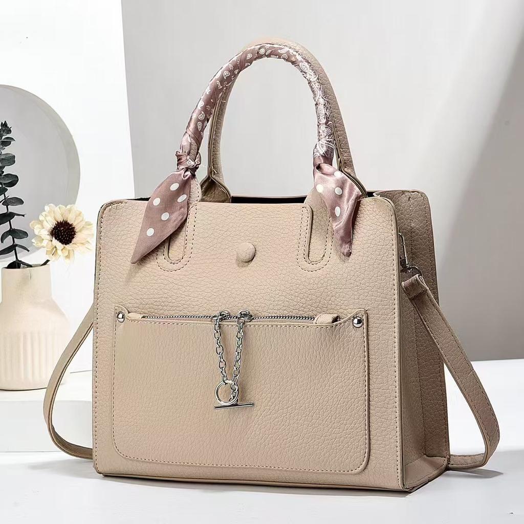 New Light Luxury Versatile Color Contrasting Handbag with Large Capacity, Comes As A One Shoulder Crossbody Bag for Mom