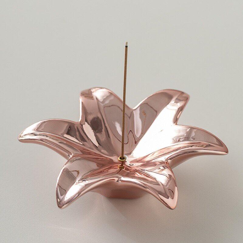 Creative Ceramic Incense Burner with Lilies, Cylindrical Incense Holder, Aroma Diffuser, Indoor Desktop Incense Burner, Fragranc