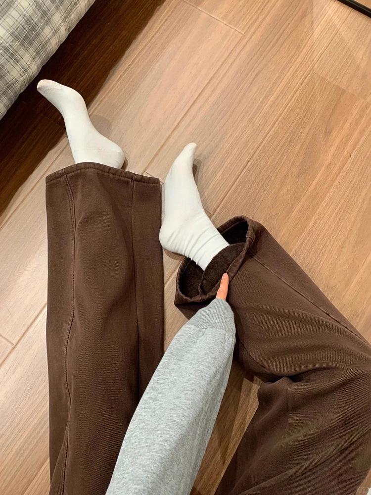 Women's Plus Size Brown Wide-Leg Jeans with Velvet Lining for Autumn/Winter - Loose, Straight-Leg, Slimming Fit for Pear Shape