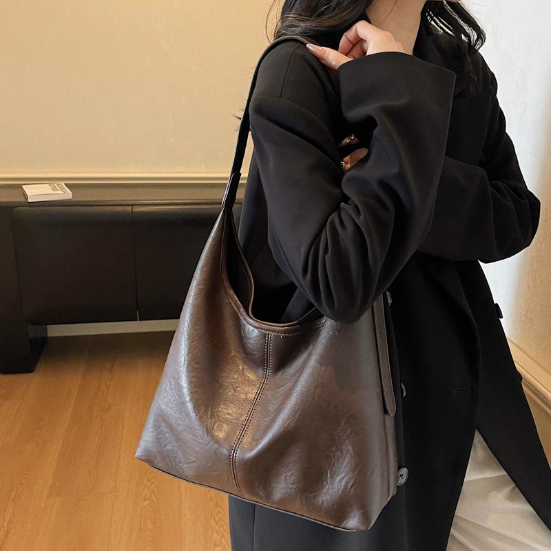 Vintage Commuter Large Capacity Bag Women's Soft Leather Shoulder Bag Underarm Tote Bag
