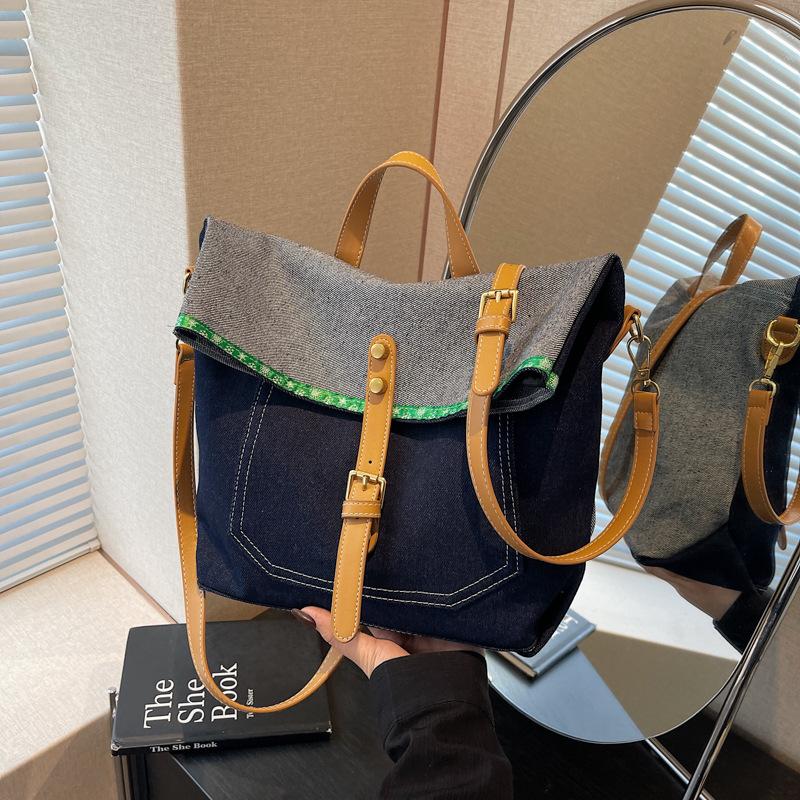

Niche design contrasting colors denim portable tote bag women s new large-capacity fashionable retro messenger bag темно-синий