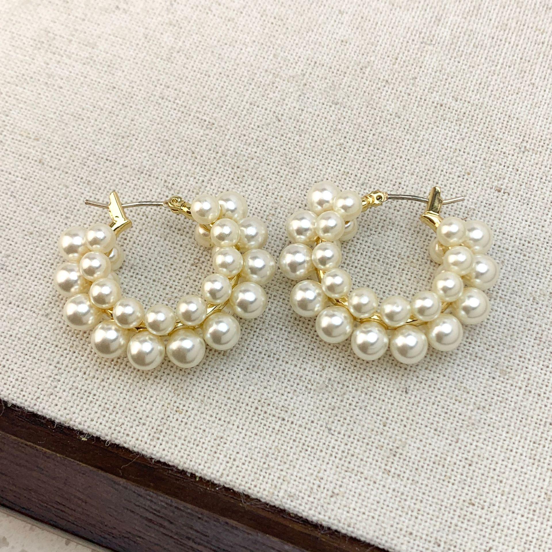 

Luxury 18K Gold-Plated Pearl Hoop Earrings: Elegant, Stylish, Retro Design