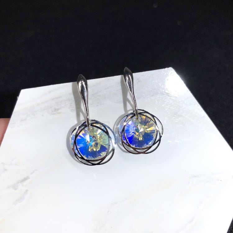 Austrian super flash crystal earrings, stud earrings, niche high-end temperament earrings, long simple earrings, 925 silver needles.