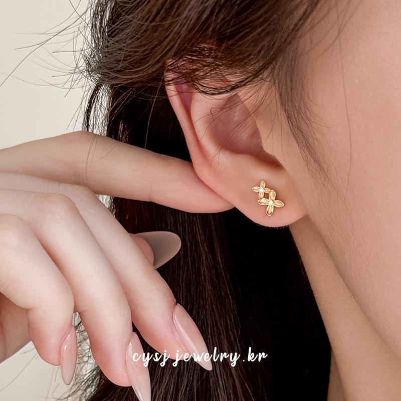 Cuiyan S925 Silver Asymmetrical Flower Stud Earrings - Korean & Chinese Style Trend for Women
