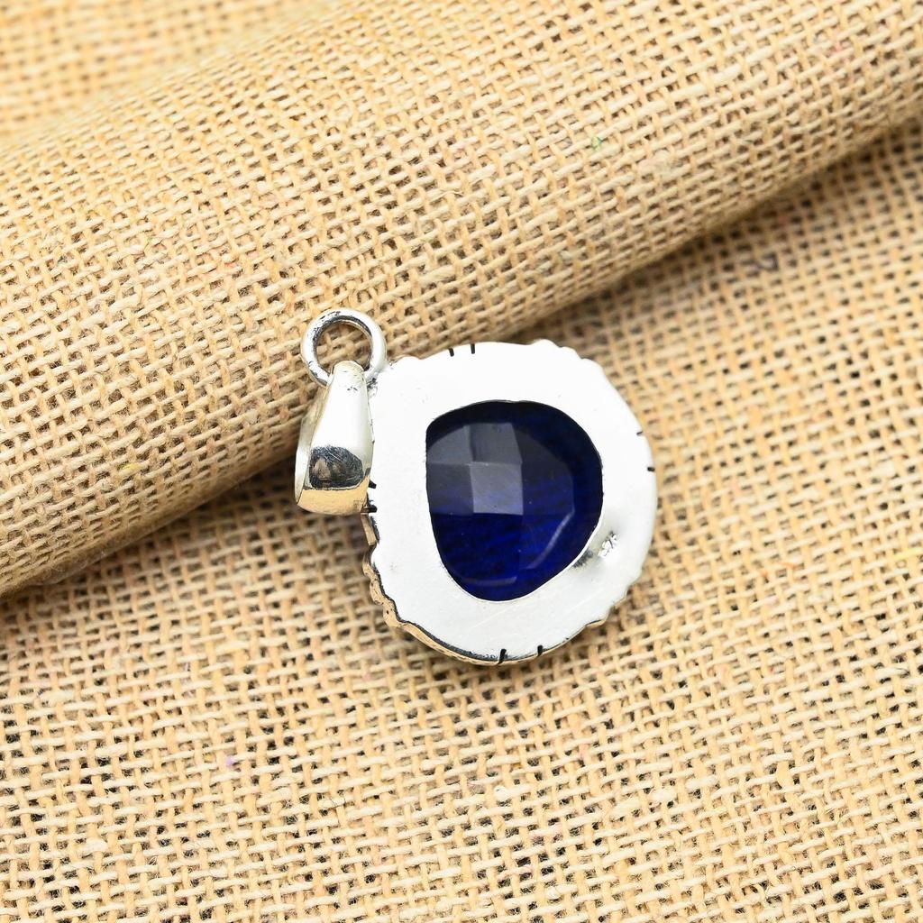 Blauer Saphir-Edelstein, handgefertigter 925er Sterlingsilber-Laborschmuck als Geschenk