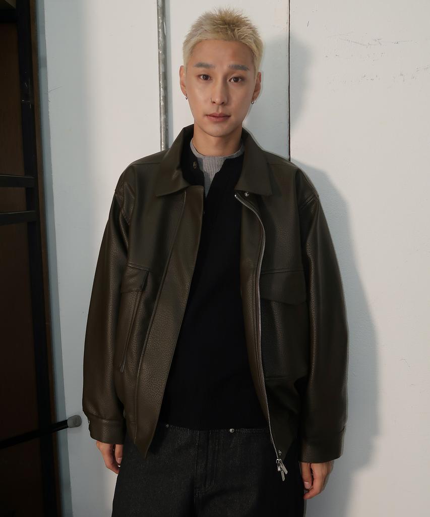 PLACESTUDIOMAN Veste Blouson Oversize Vintage à Grande Poche, Col Simple, Standard, Deux Sens, en Cuir_2 Couleurs