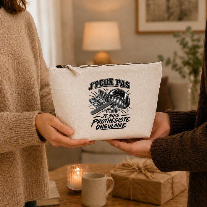 Trousse de toilette - PLANETEE - J’peux pas je suis Prothésiste ongulaire - 100% coton - 3 L - Zip métal