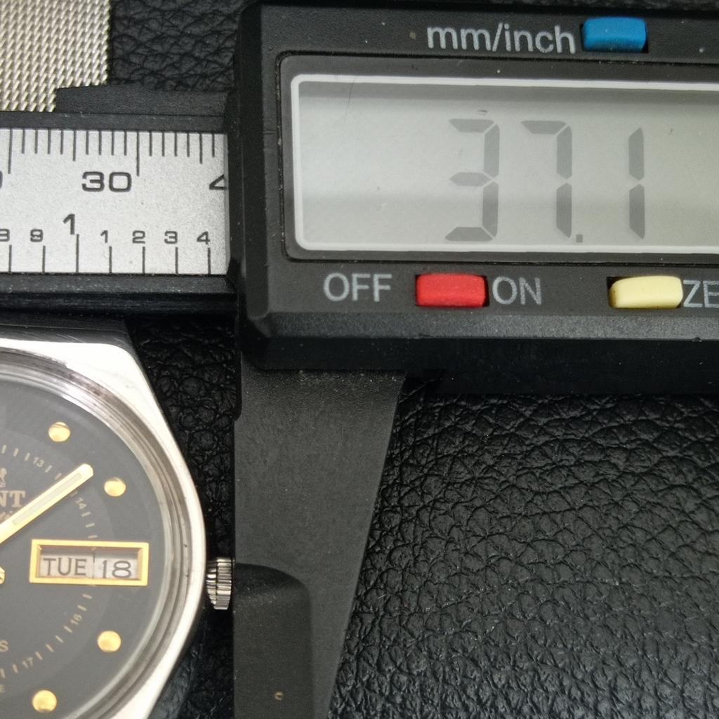 AUTOMATIC VINTAGE ORIENT CRYSTAL JAPAN MENS BLACK COLOR DIAL WATCH A707757-1
