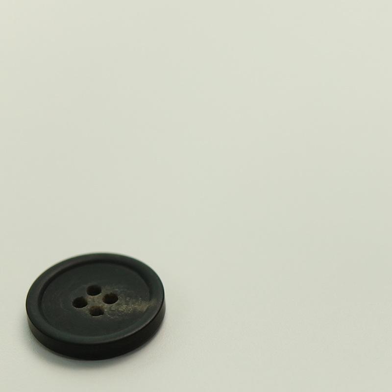 

Четырехглазая черная пуговица из смолы, универсальная пуговица для пальто, пиджака, мужская и женская одежда, декоративная плоская пуговица Round & 15mm [Weight 0.5g]