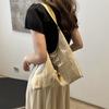 New Chinese Style Large Capacity Shoulder Bag For Daily Use With Trendy Appeal