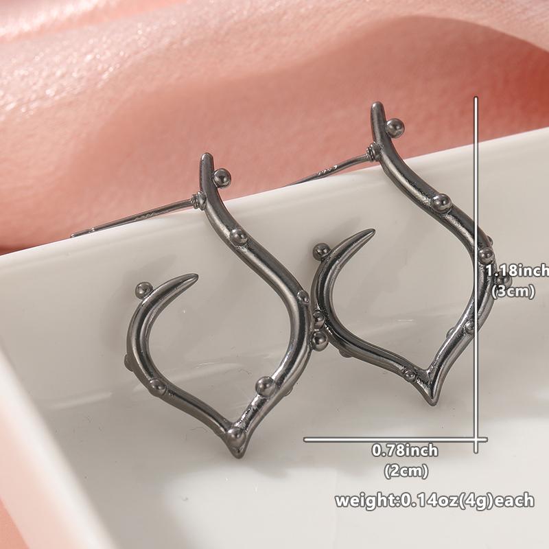 Vintage Black Color Metal Carving Geometric Heart Patterns Dangle Earrings for Women Jewelry