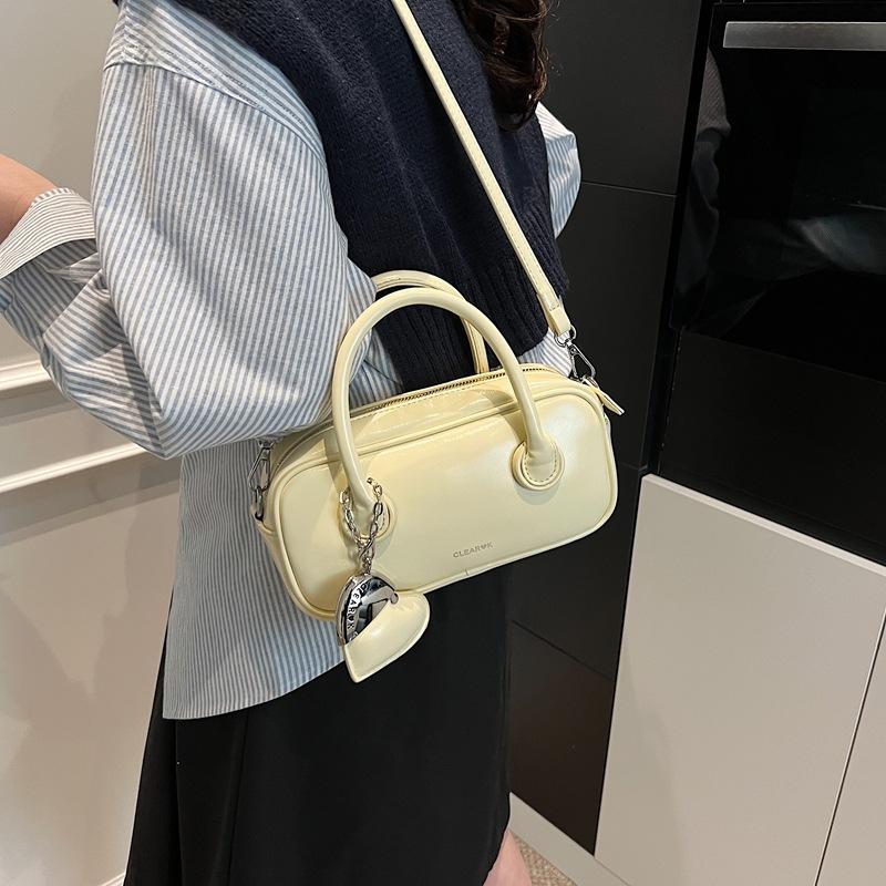 French retro underarm small bag 2025 new fashion niche portable Boston bag commuter shoulder bag