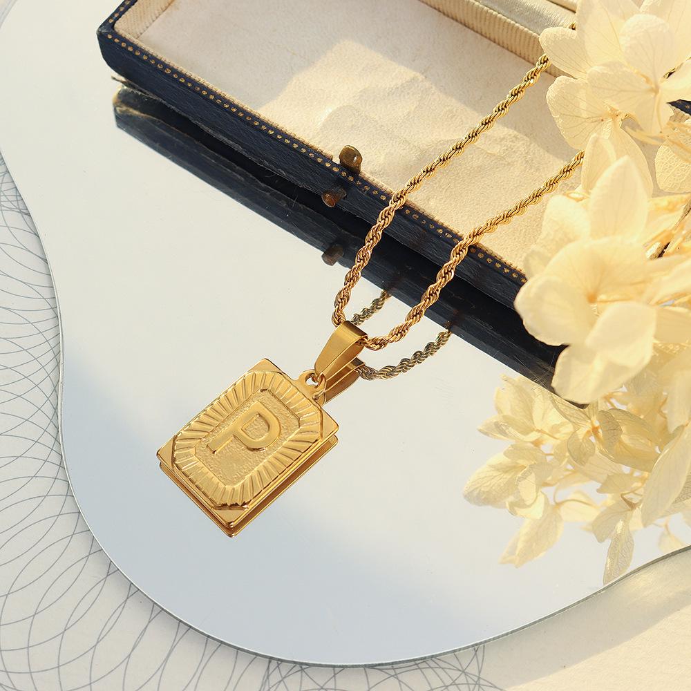 Qiong Yao Hip Hop 26-Letter Square Pendant Necklace, Clavicle Chain, 18K Gold Plated Titanium Steel.