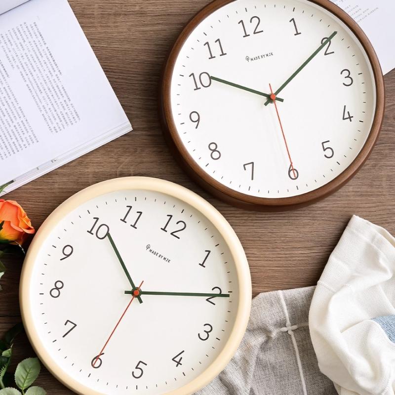 Clock Solid Wood Wall Clock Living Room 2025 New Home Simple Wall Watch Silent Clock Wall Quartz Clock