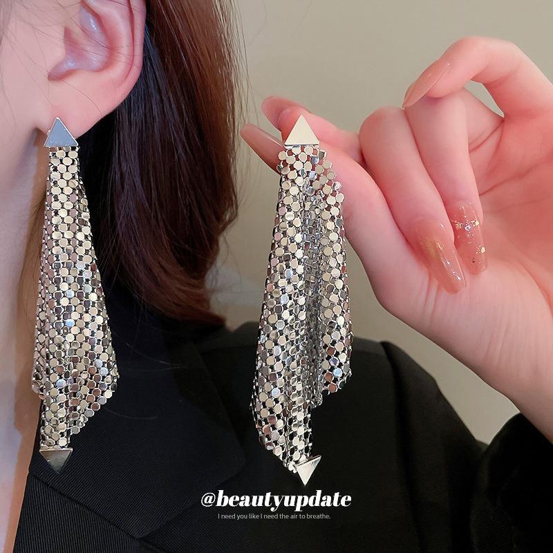 Silver needle triangle sequined irregular earrings personalized exaggerated design metal stud earrings earrings fashion commuter earrings