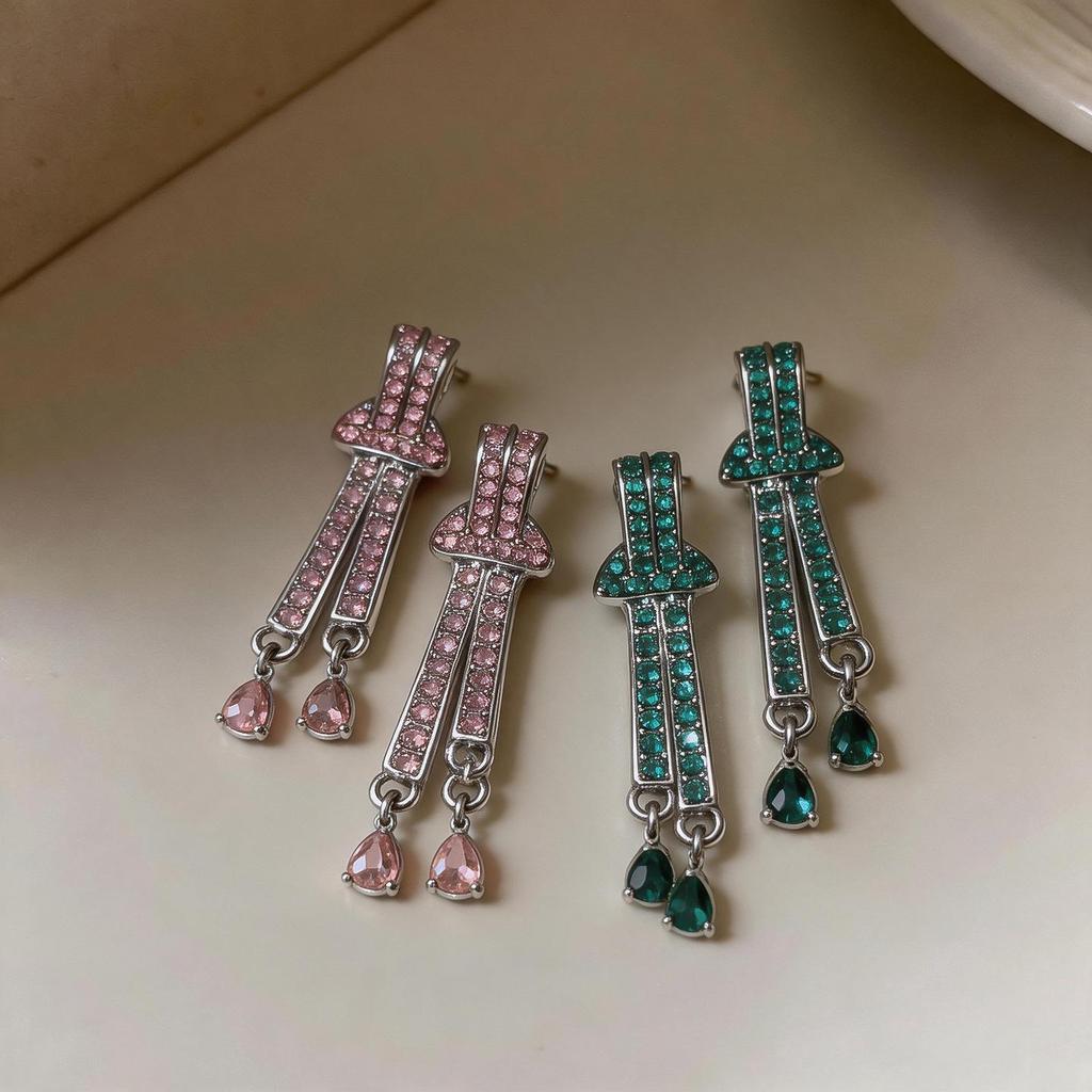 Light Luxury Silver Needle Rhinestone Water Drop Stud Earrings – Elegant Retro Design