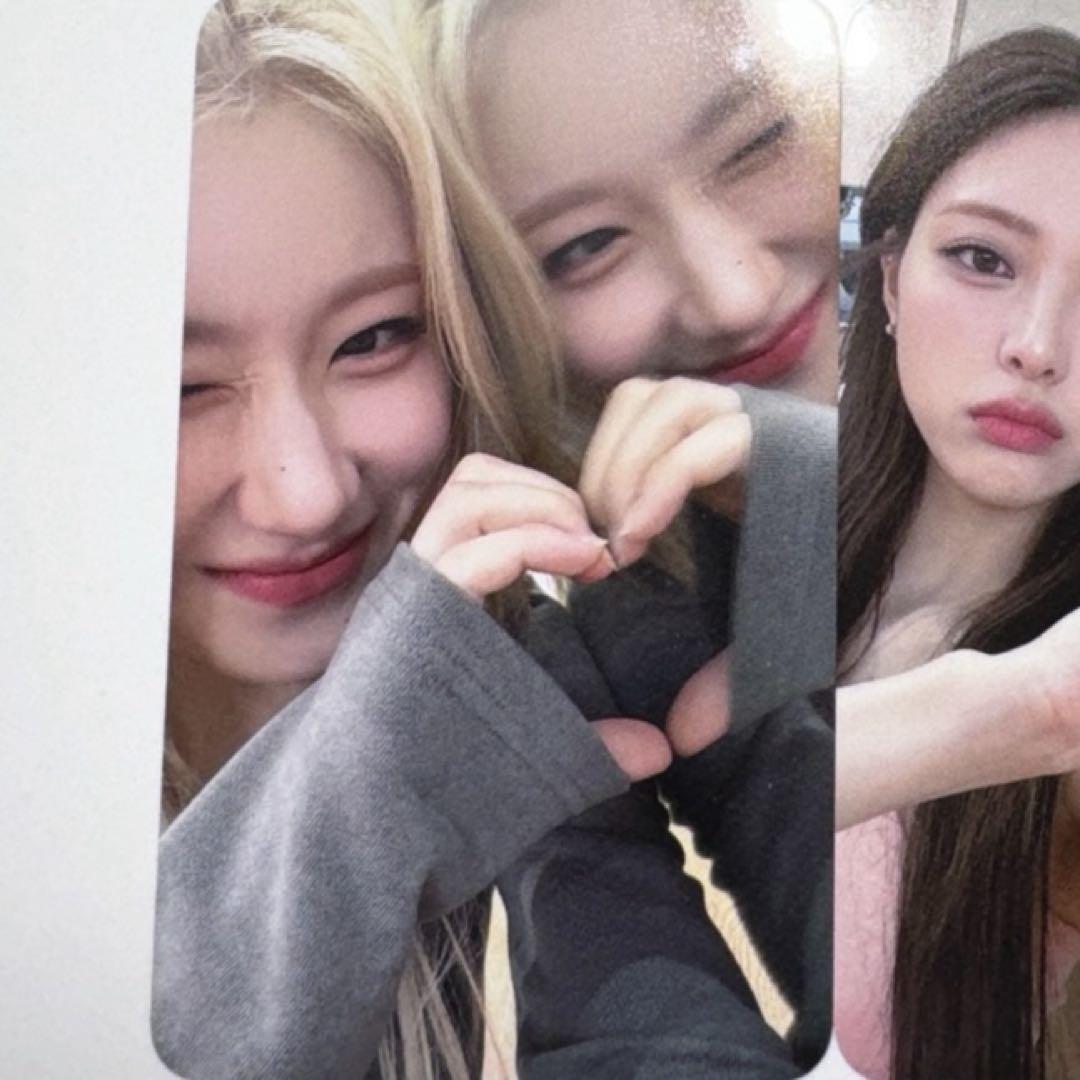 

[USED] ITZY Chaeryun GOLD Seoul Concert Fan Meeting FM Limited Edition Mirror Trading Card