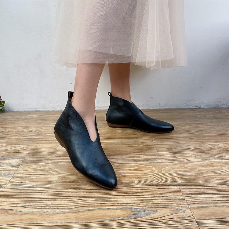 2025 new spring large size retro pointed soft leather casual short boots women's solid color foot cover women's casual lazy shoes