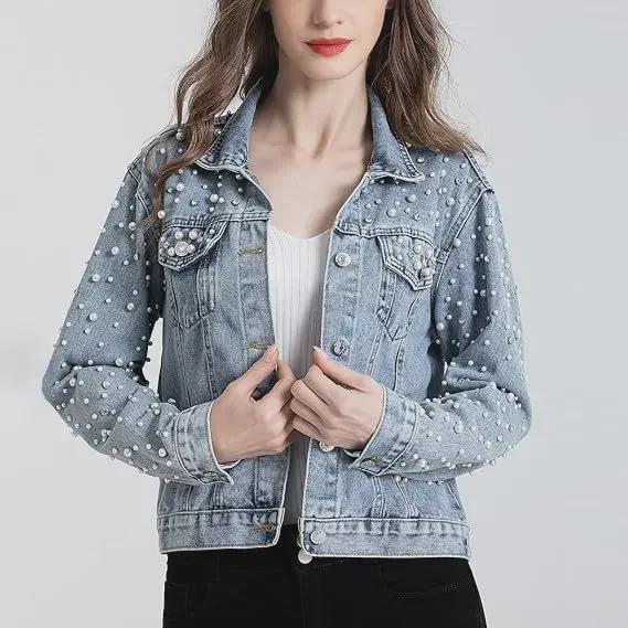 Jachetă de damă din denim cu strasuri, croială slim fit - Design la modă de industrie grea