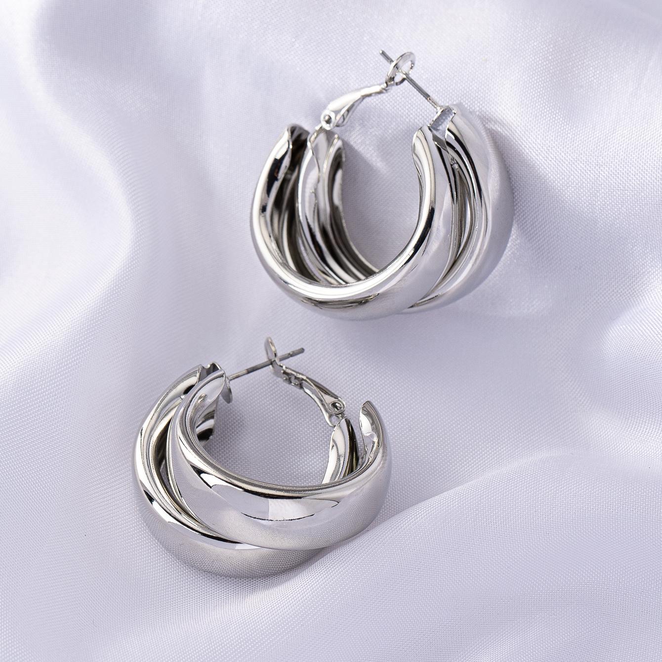 

A Pair of able Bohemian Style Earrings and Jewelry